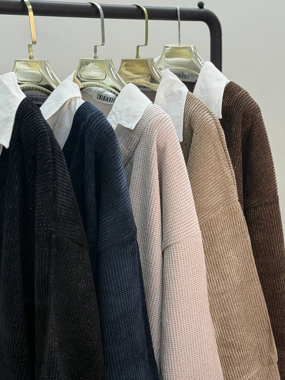 IMG_20251024_021031_027 بلوز مخمل یقه سفید کد:1247 - Image 1